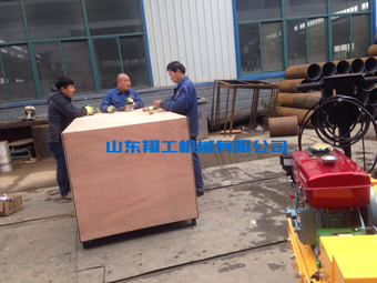 山東翔工機(jī)械小型壓路機(jī)發(fā)貨現(xiàn)場忙！